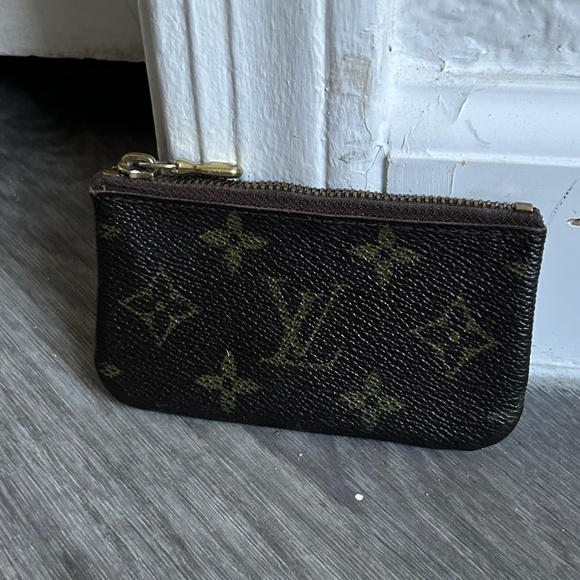 Authentic Louis Vuitton Monogram Cles Keypouch - Picture 1 of 5